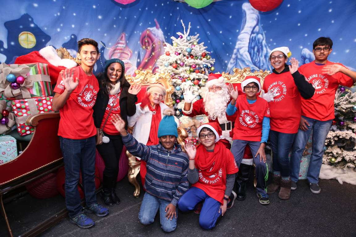 Los Angeles, California, Mỹ: Tổ chức từ thiện Los Angeles Mission trang trí Giáng sinh