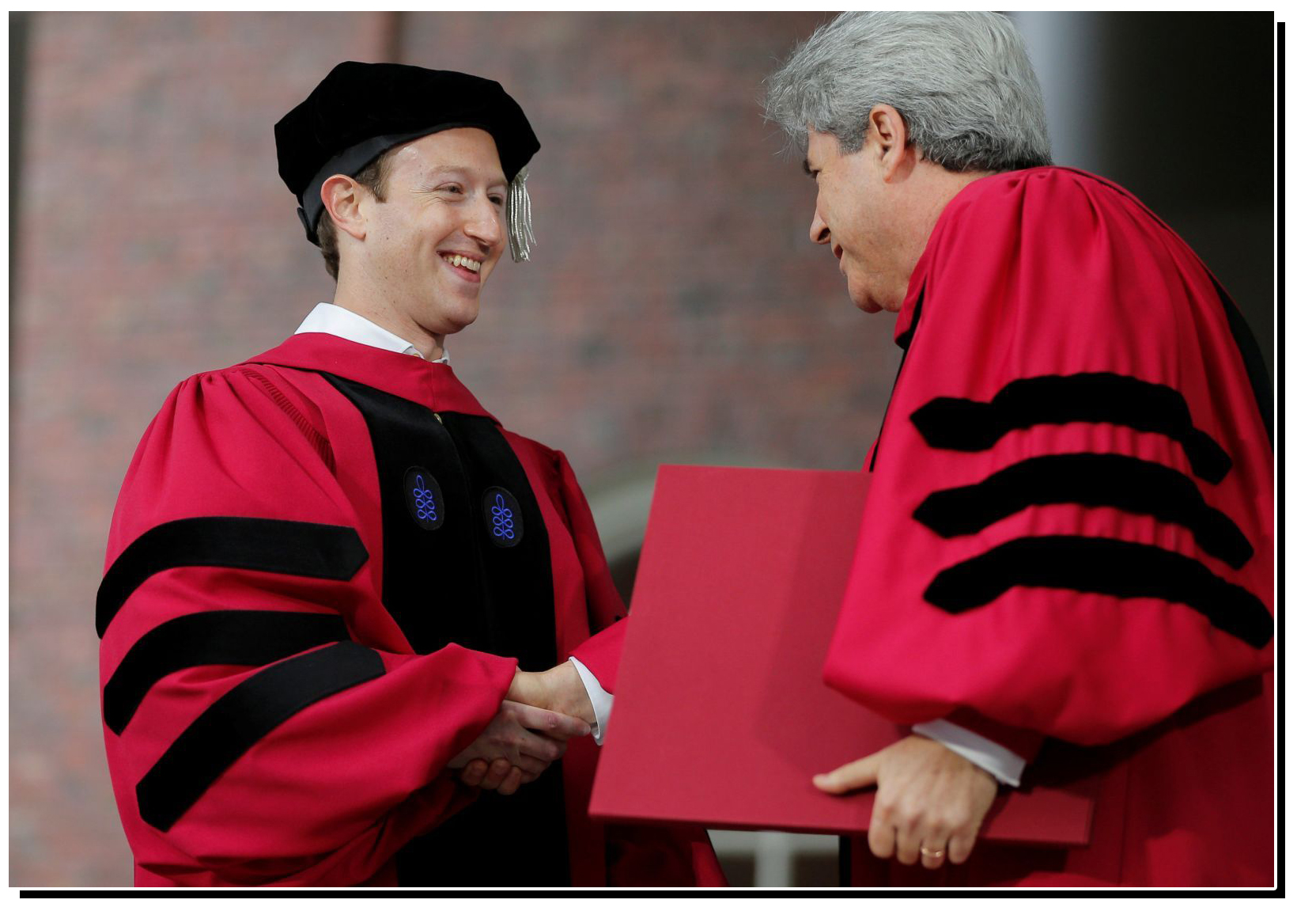   Ông chủ Facebook Mark Zuckerberg là cựu sinh viên Đại học Harvard  