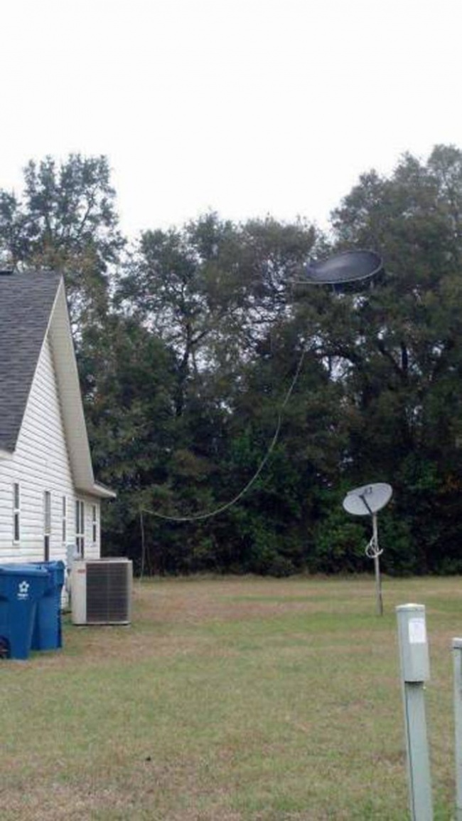   Chiếc bạt nhún trampoline ước được trở thành UFO  