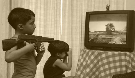Cảnh súng trong phim có thể khiến trẻ bạo lực hơn