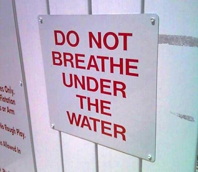 Biển báo: 'Không được thở dưới nước'