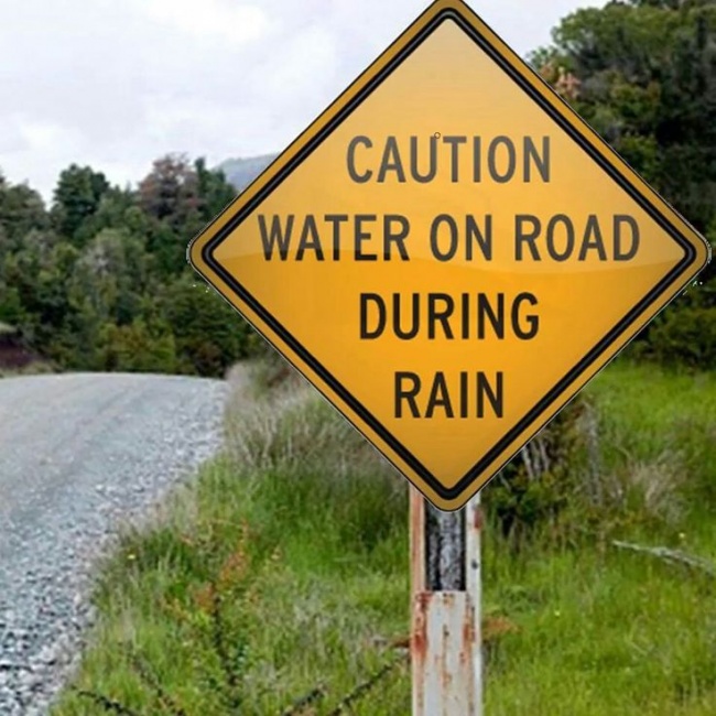 Chú ý: Nước trên đường khi trời mưa