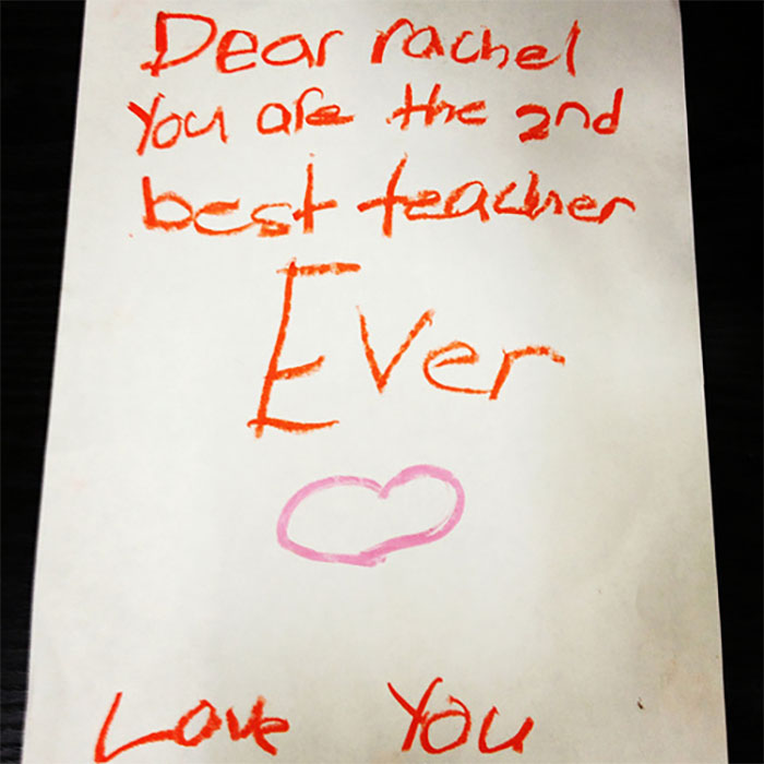 Một học sinh thành thật gửi thiệp cho cô giáo: 'Cô là giáo viên tốt thứ 2 trên đời'