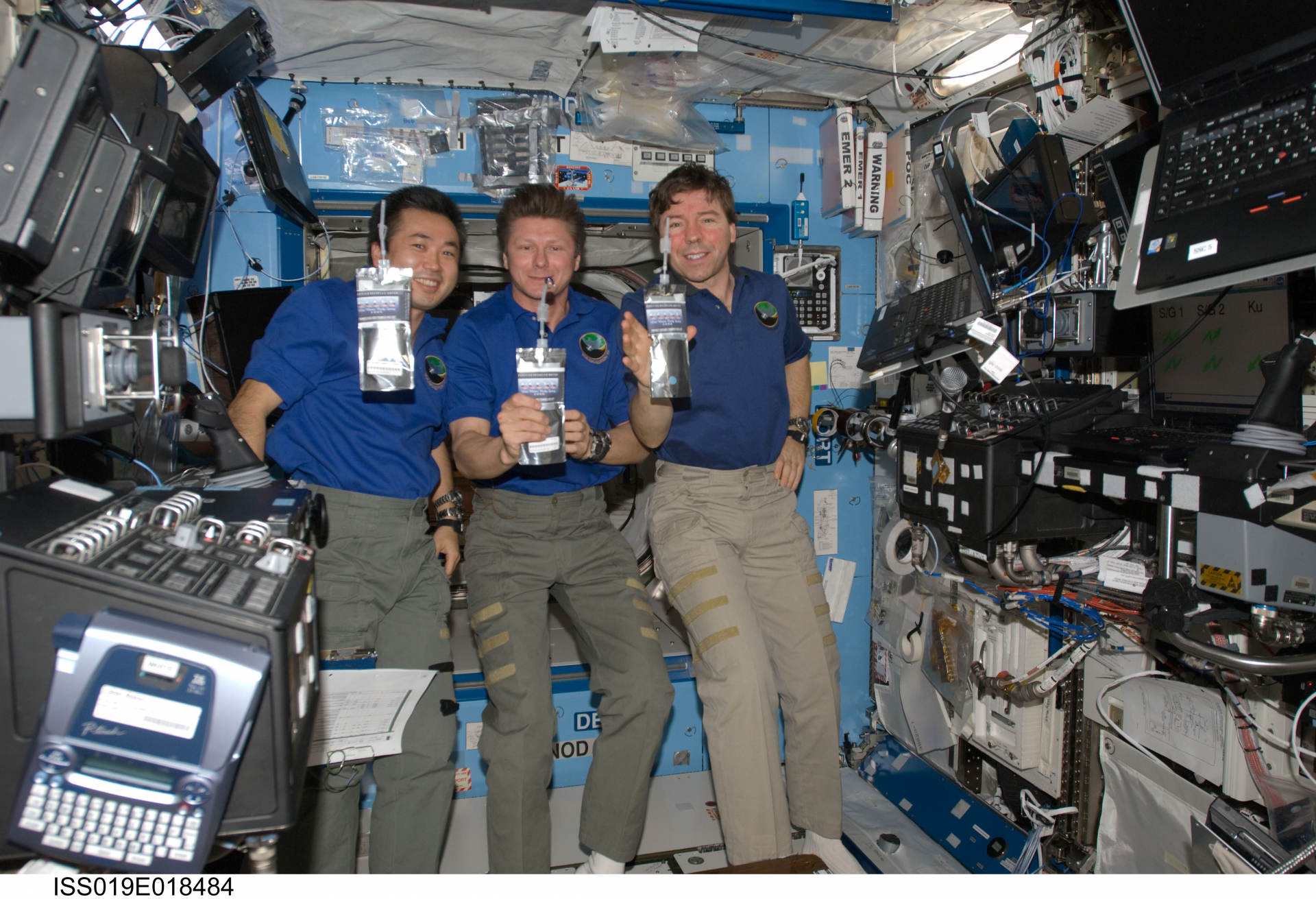 Phi hành gia của NASA trên Trạm Vũ trụ Quốc tế lâu nay đã có thể uống nước tiểu tái chế
