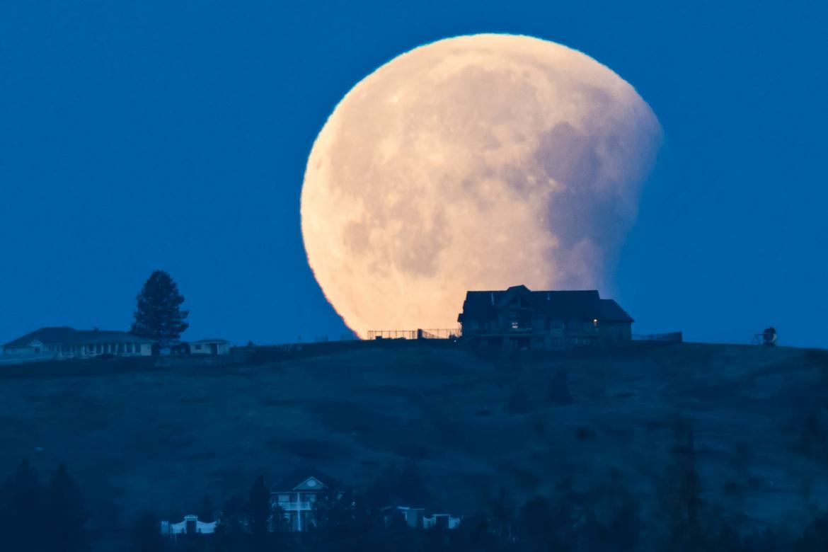 Siêu trăng thứ 4 ngày 31/1/2018 từ đồi Beacon - Ảnh Craig Goodwin