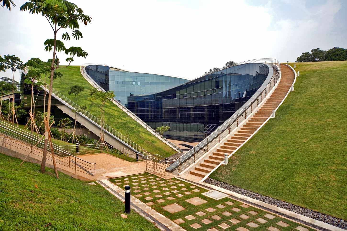 Đại học Công nghệ Nanyang là một trong những ngôi trường Đại học danh tiếng bậc nhất Singapore với chất lượng đào tạo trong các ngành nghề về khoa học kĩ thuật, công nghệ được đánh giá cao không chỉ tại Singapore mà còn ở Châu Á và thế giới