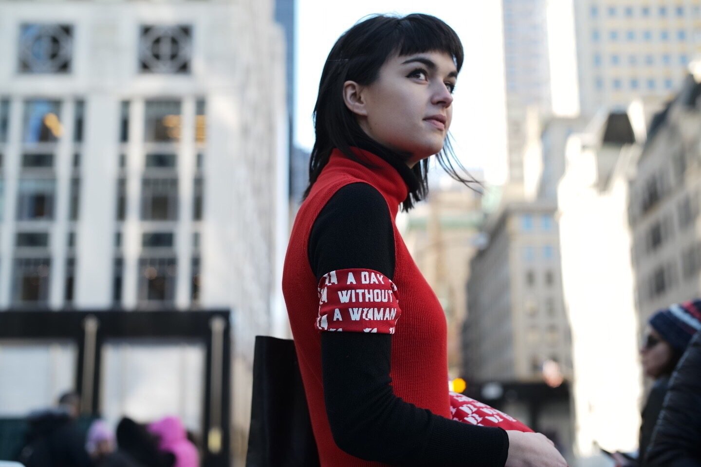   Phong trào đình công 'Một ngày không phụ nữ' tại New York kêu gọi phụ nữ nghỉ làm một ngày dù có lương hay không - Ảnh: Todd Heisler/The New York Times  