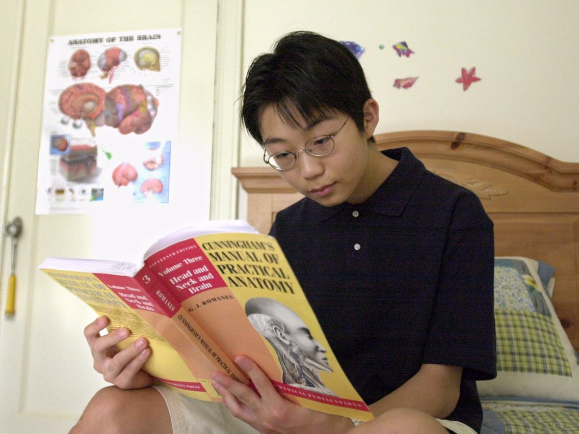 Yano đang học bài, ảnh năm 2003