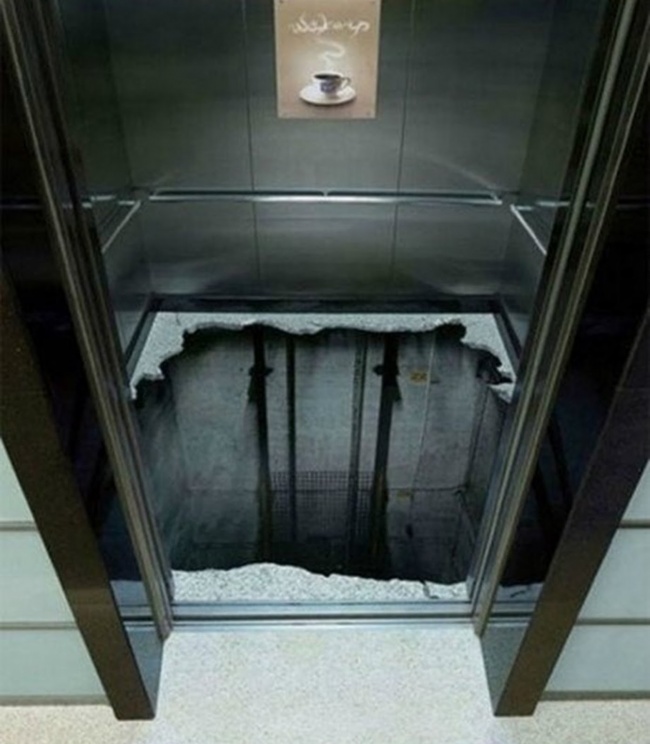 Sáng ra thấy thang máy như thế này thì buồn ngủ mấy cũng phải tỉnh táo ngay lập tức, cũng như khi bạn uống cà phê Maxwell House vậy! - Quảng cáo năm 2008 ở Trung Quốc