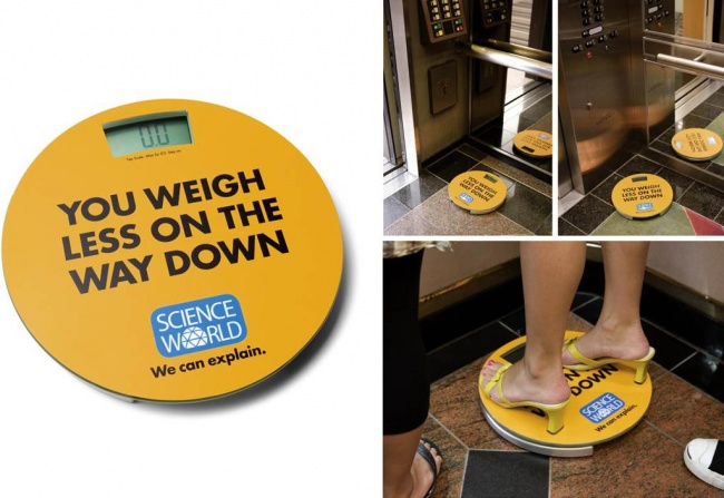 Quảng cáo bảo tàng khoa học Science World trong thang máy bằng một chiếc cân: 