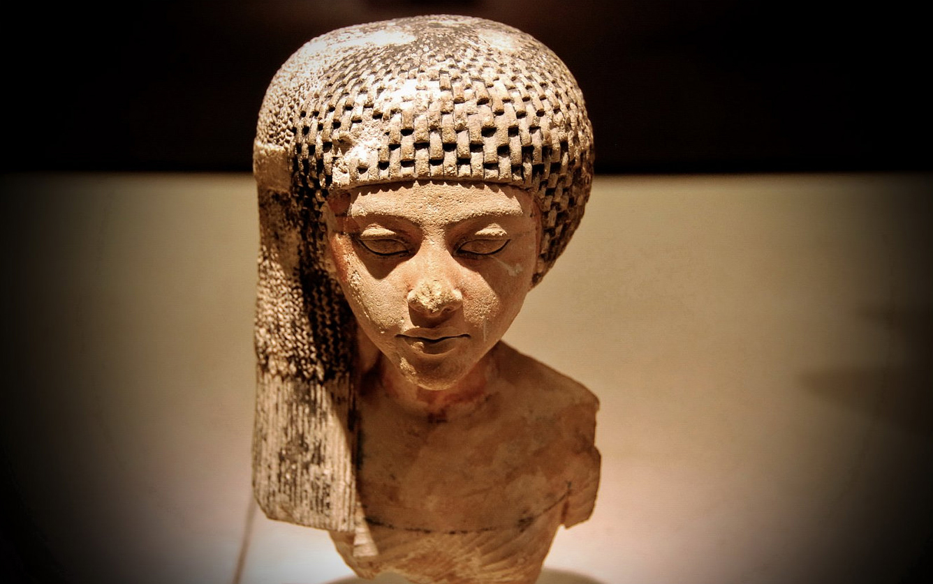 Con gái lớn của Nefertiti và Akhenaten là công chúa Meryetaten, sau này trở thành vợ vua Akhenaten