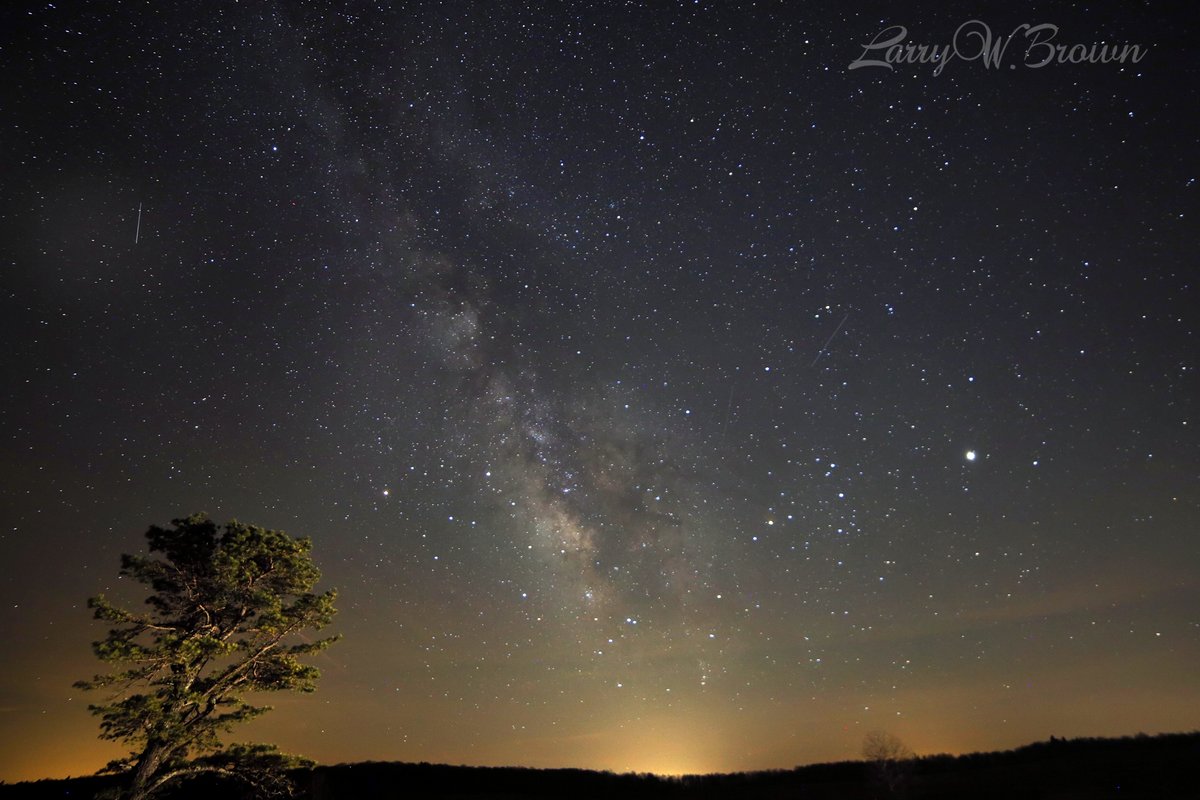 Mưa sao băng Lyrid ở Công viên Quốc gia Shenandoah thứ 7 vừa qua (Ảnh: Larry W. Brown)
