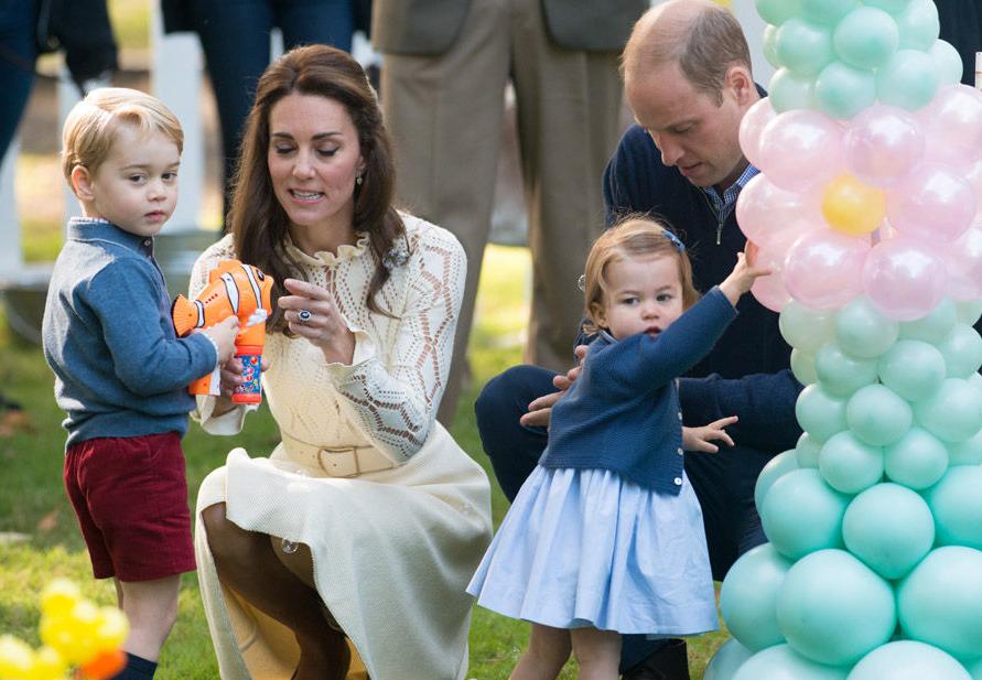 Nguyên tắc dạy con 'bình dân' không ngờ của Hoàng tử William và Công nương Kate 0