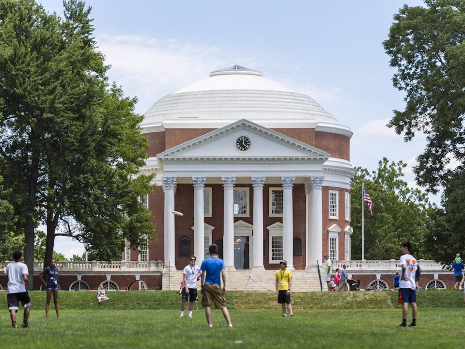 Đại học Virginia (Charlottesville, Virginia, Mỹ): Thành lập bởi Cựu Tổng thống Hoa Kỳ Thomas Jefferson năm 1819 và là một trong những thành tựu mà Jefferson tự hào nhất. Kiến trúc của trường lấy cảm hứng từ điện Pantheon thành Rome. Trường được UNESCO là một trong những Di sản Thế giới vào năm 1987