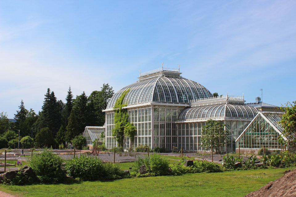 Đại học Helsinki (Helsinki, Phần Lan): Gồm các tòa nhà màu phấn ấn tượng. Độc đáo nhất là kiến trúc Vườn Bách thảo thanh bình với hơn 40 ngàn m2 đất trồng các loại thực vật sử dụng cho nghiên cứu.