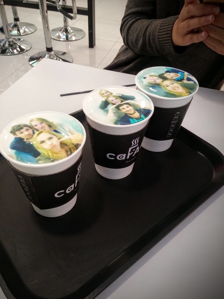 Cà phê in hình trên lớp kem