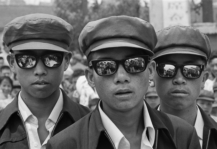 Các thanh niên Trung Quốc trong trang phục phương Tây năm 1980