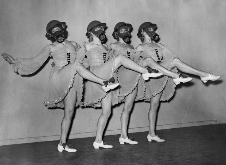Các vũ công ở nhà hát Windmill, London năm 1940
