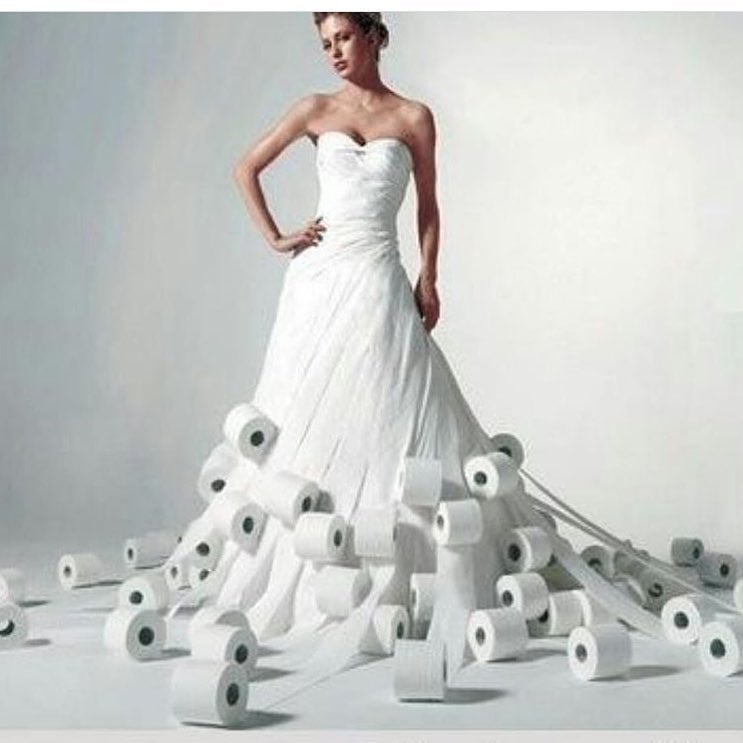 Váy cưới giấy vệ sinh