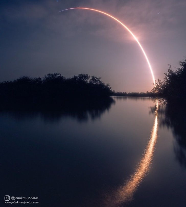 Ảnh chụp phơi sáng khi phóng tên lửa SpaceX Falcon 9
