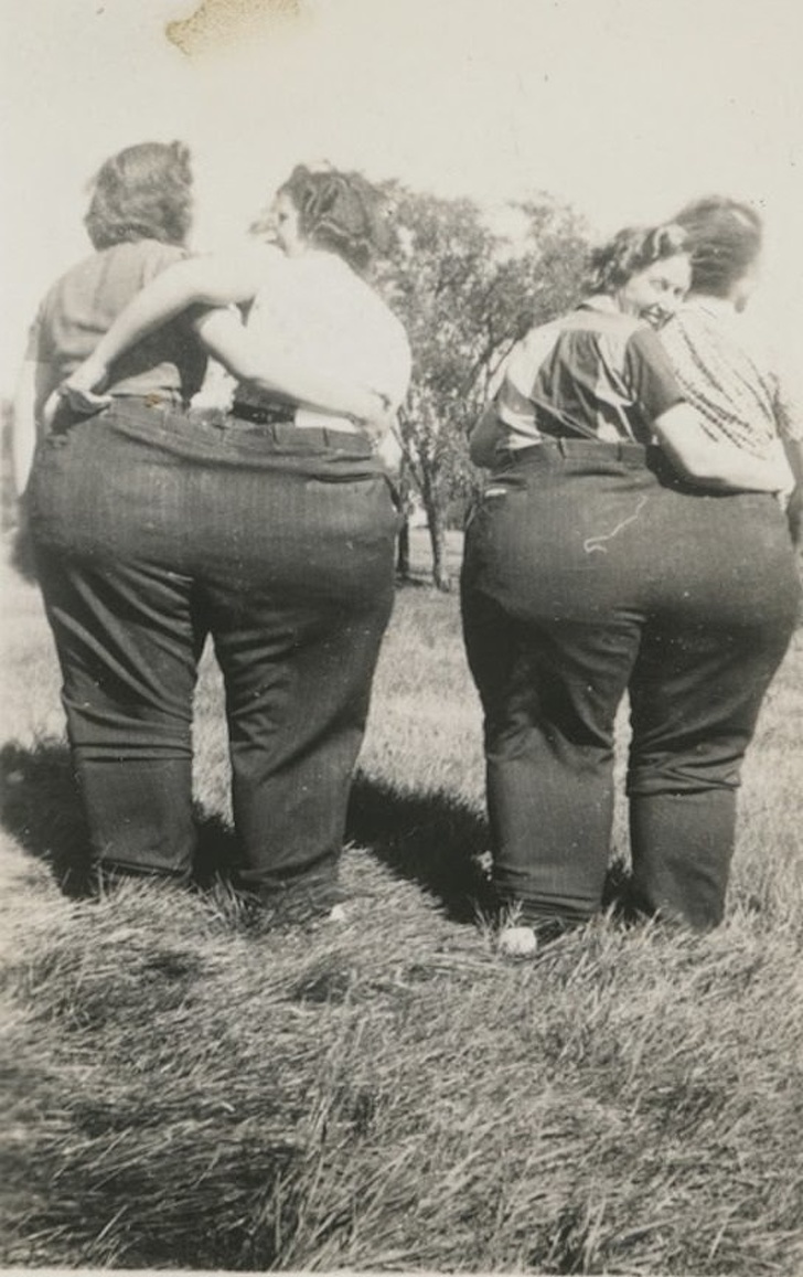 Những người phụ nữ trong chiếc quần khổng lồ, Mỹ, 1933