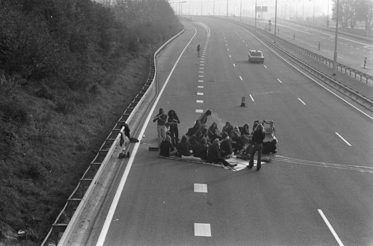 Picnic giữa đường cao tốc trong cuộc khủng hoảng dầu mỏ, Hà Lan, 1973