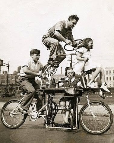 Xe đạp gia đình kết hợp máy khâu, phát minh bởi Charles Steinlauf năm 1939