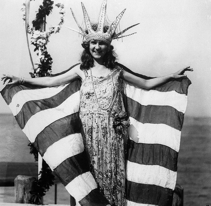 1921 - Hoa hậu Mỹ đầu tiên 