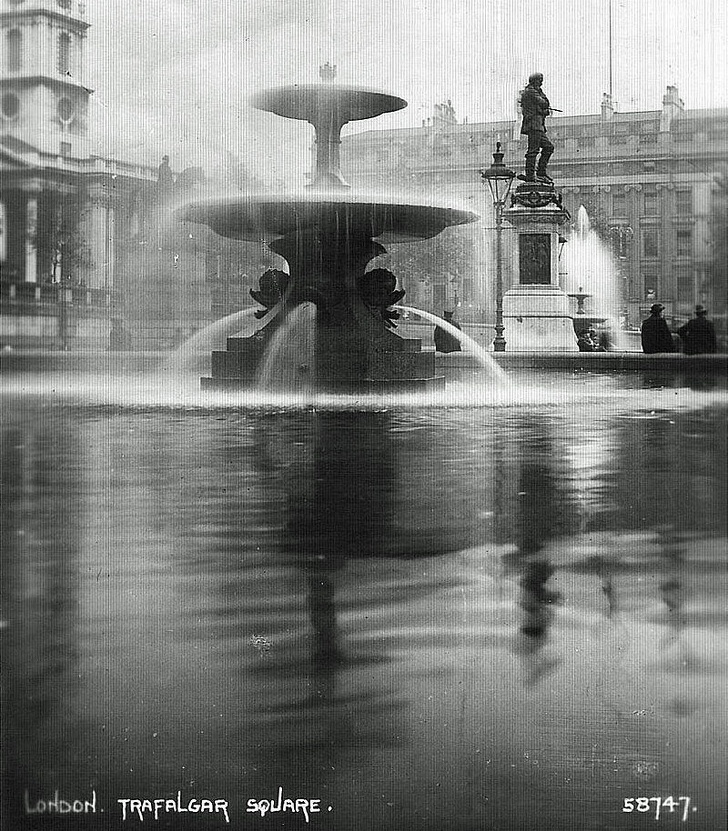 1924 - Quảng trường Trafalgar là một quảng trường ở trung tâm London. Đài phun nước này đã được thay thế vào cuối những năm 40