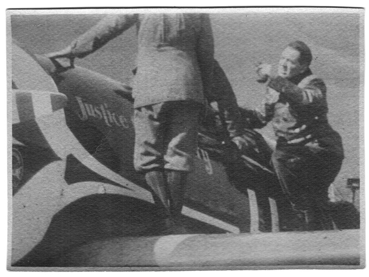 1931 - Hai phu công người Hungary là Endresz György và Magyar Sándor sẵn sàng cho chuyến bay xuyên Đại Tây Dương