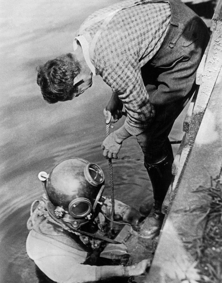 1932 - Chuẩn bị cho bức ảnh chụp đầu tiên dưới nước