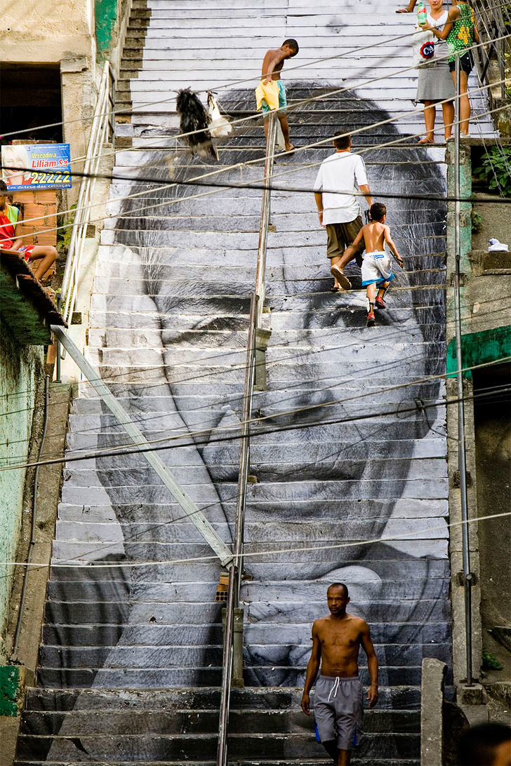 Tranh truyền thần đen trắng quá sinh động khiến người đi đường phải nhìn lại - Rio de Janeiro, Brazil