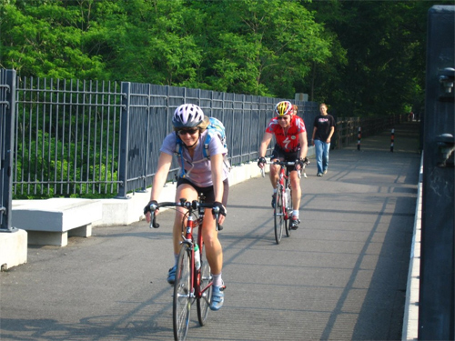 Đạp xe đạp quá tốc độ là việc không nên làm ở Connecticut. Nếu vượt quá 105 km/h, các tay lái nên chuẩn bị tinh thần nộp phạt.