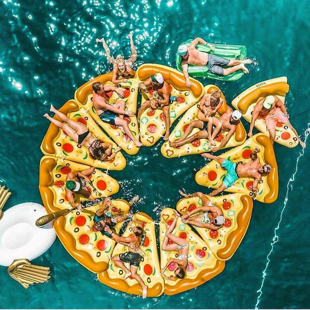 Phao hình pizza cho cả nhóm bạn