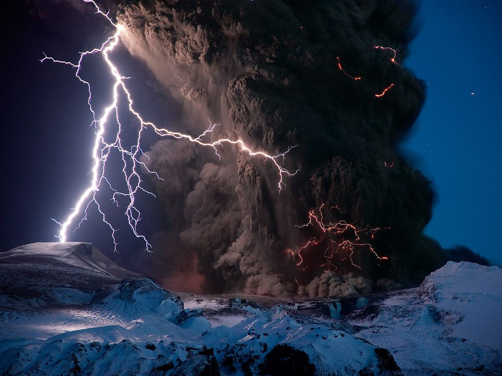 Bạn đã từng thấy sét đánh ở miệng núi lửa bao giờ chưa?