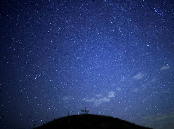 Mưa sao băng Perseid trên bầu trời nước Áo (Ảnh: Reuters)