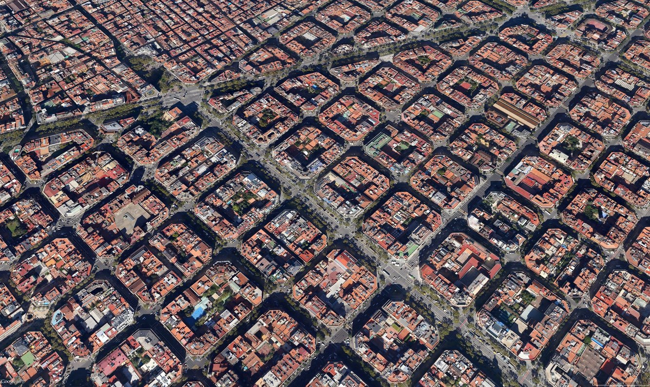 Khu trung tâm tại Barcelona, Tây Ban Nha có hơn 5 triệu người sinh sống, mật độ dân số 16.000 người trên một dặm vuông (2,59km2). Đây là một trong những nơi có một độ dân số cao nhất thế giới.