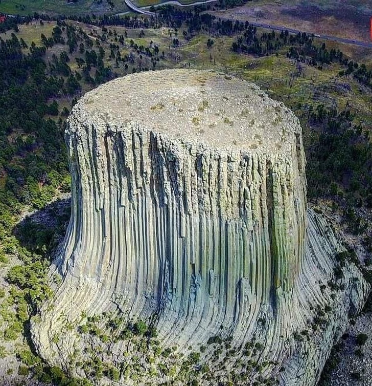 Tháp Quỷ ở Wyoming, Mỹ với một góc chụp khác lạ