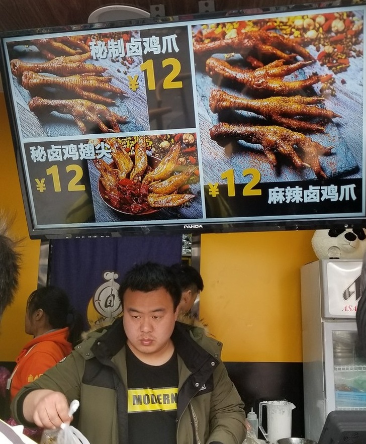 Còn nơi đâu khác có món chân gà, cánh gà nướng ngoài châu Á đây?