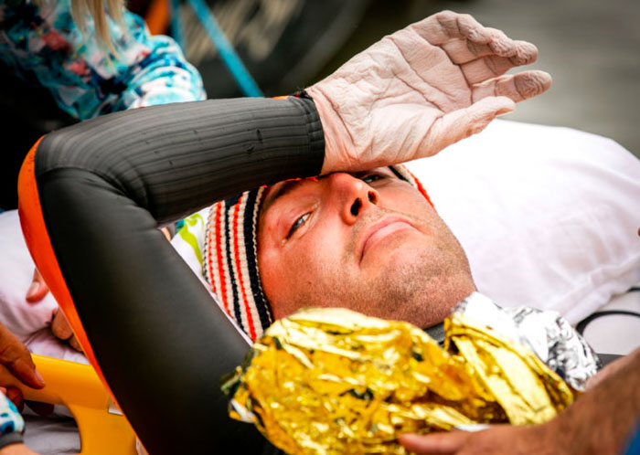 Cơ thể chàng trai sau 55 giờ bơi 163 km để gây quỹ nghiên cứu ung thư khiến thế giới cảm phục 9