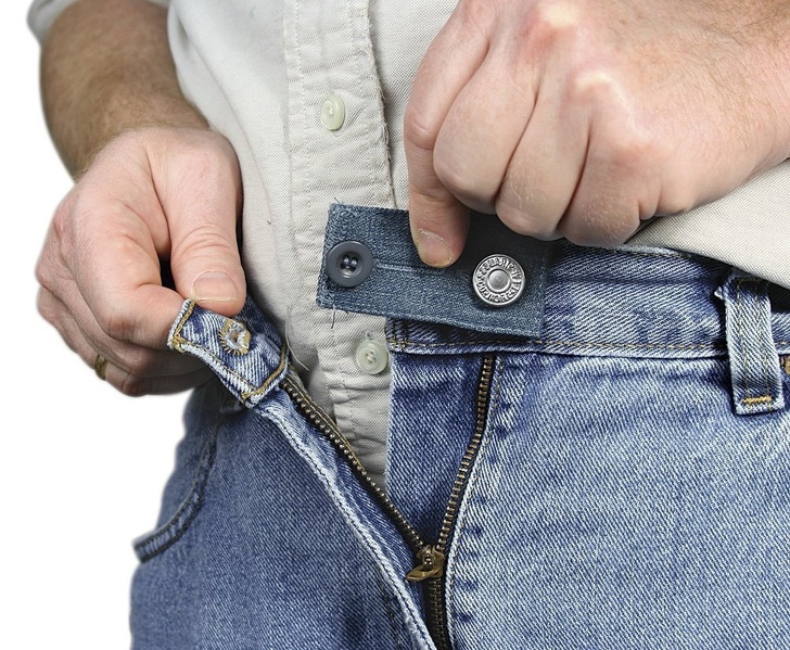   Mở rộng phần eo để bạn có thể đóng cúc quần sau khi lỡ ăn quá lo hay tăng cân  