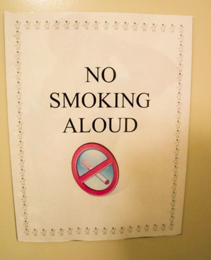   Không được phép hút thuốc (No smoking allowed) bị viết sai thành 