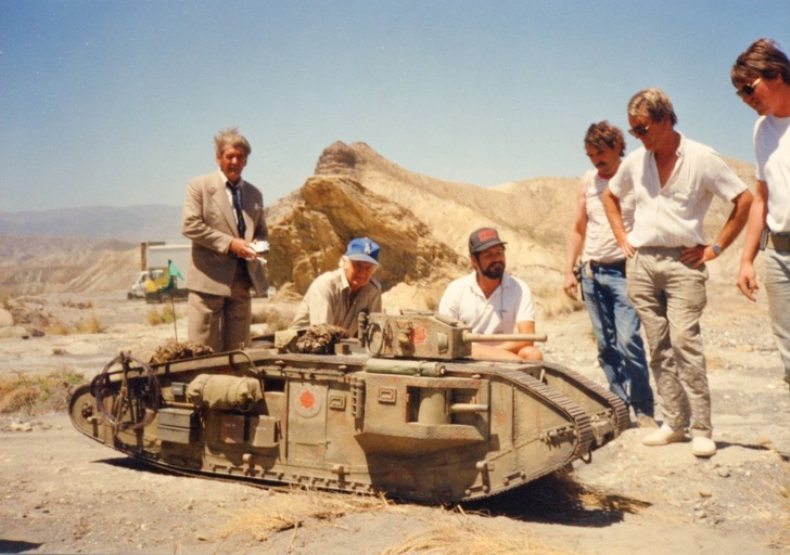   Phiên bản thu nhỏ một chiếc xe tăng trong phim Indiana Jones  