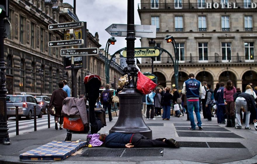 Một Paris 'không lãng mạn' rất khác khiến người xem nhói lòng 1