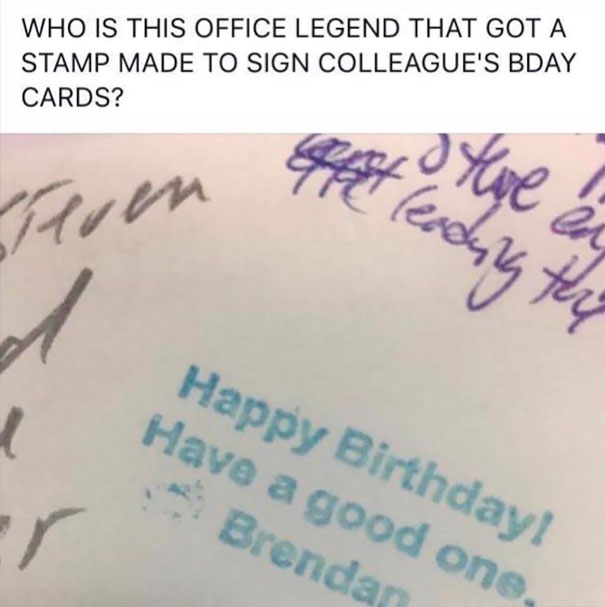   Một đồng nghiệp làm cả con dấu câu chúc mừng sinh nhật đóng lên tấm thiệp chung  