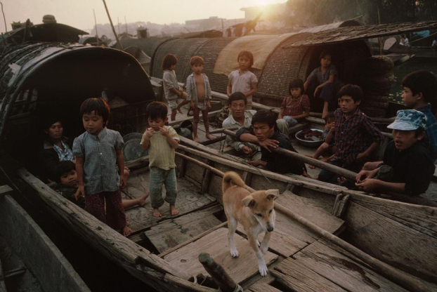   Những con thuyền tồi tàn là ngôi nhà của nhiều cư dân ở xóm vạn đò, Huế.  