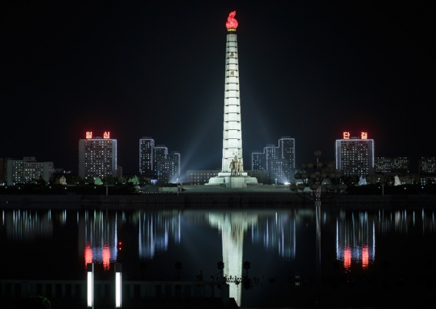   Bình Nhưỡng, tháng 4 năm 2017. Tòa tháp Juche nằm ở trung tâm thành phố là một trong những vật sáng nhất nước này  