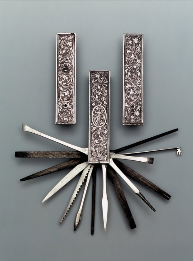   Bộ dụng cụ đa năng cổ từ Công cụ đa năng cổ từ Nuremberg, thành phố lớn của Đức (thế kỷ 16)  