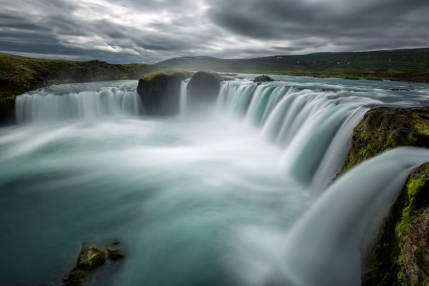   Godafoss (Thác nước của các vị thần) là một trong những thác nước ngoạn mục nhất ở Iceland  