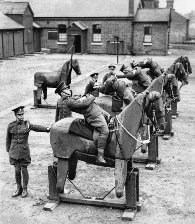   Huấn luyện kị binh ở Anh (1935)  